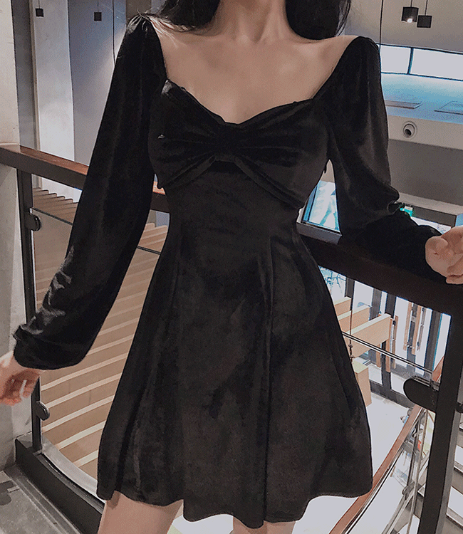 [연말룩/파티룩]어깨강조 스퀘어넥 벨벳 미니 드레스